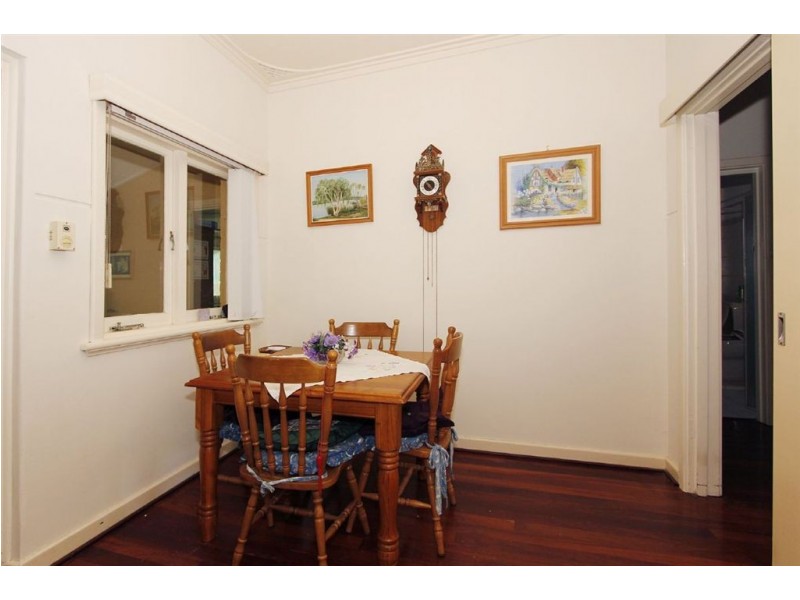 5 Redmond Rd, Hamilton Hill WA 6163