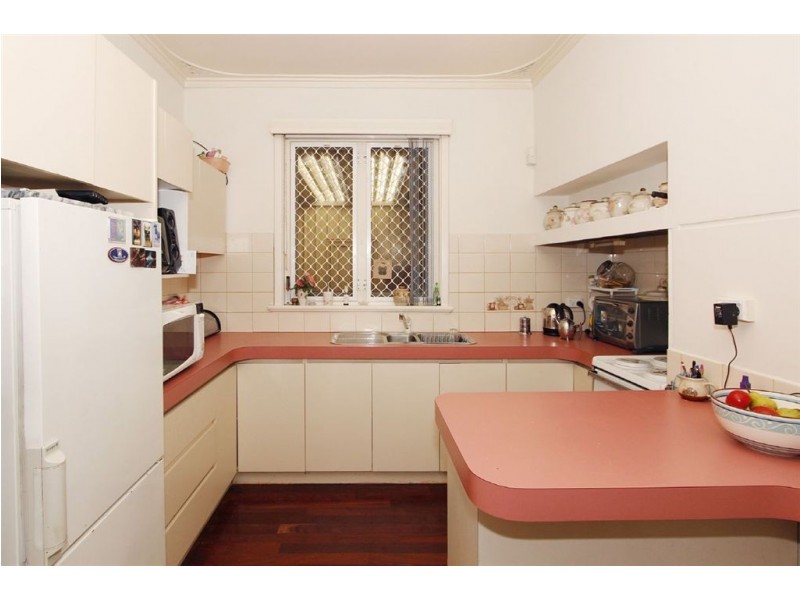 5 Redmond Rd, Hamilton Hill WA 6163