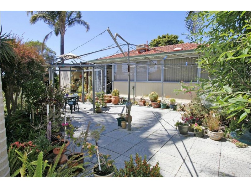 25 Charsley Street, Willagee WA 6156