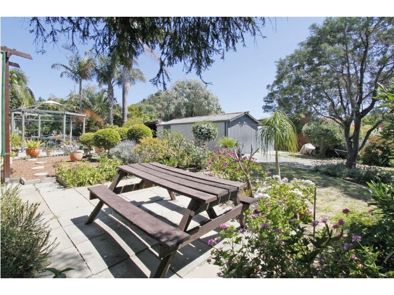 25 Charsley Street, Willagee WA 6156