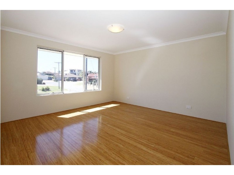 19 Long Street, Beaconsfield WA 6162