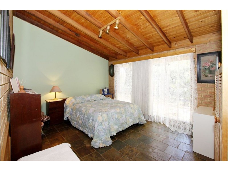 2 Waugh Court, North Lake WA 6163