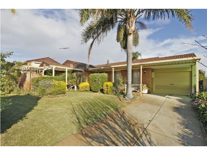 10 Milton Place, Munster WA 6166