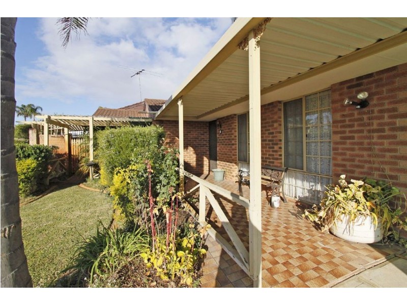 10 Milton Place, Munster WA 6166