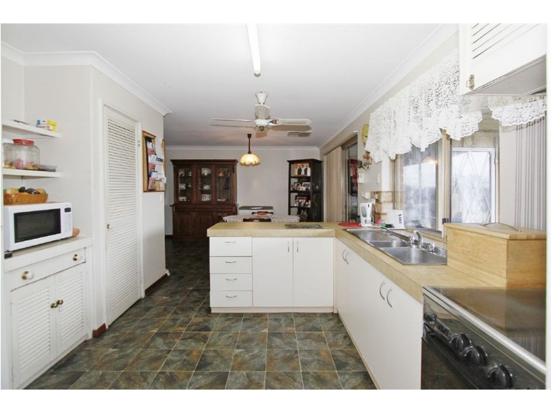 10 Milton Place, Munster WA 6166