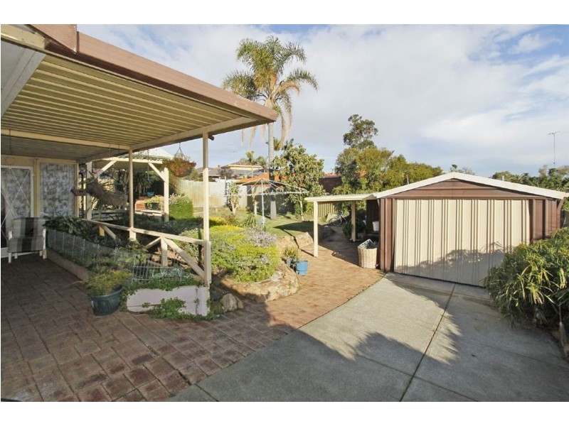 10 Milton Place, Munster WA 6166