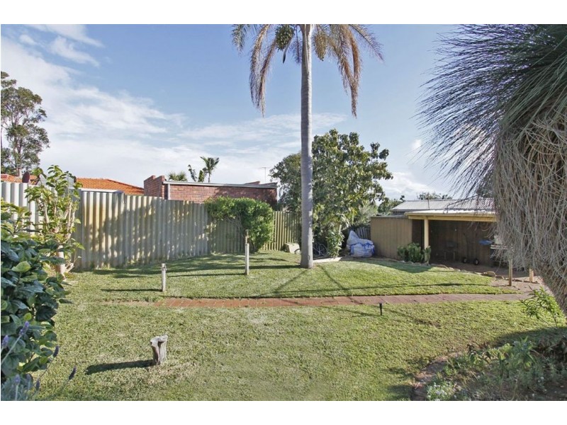 10 Milton Place, Munster WA 6166