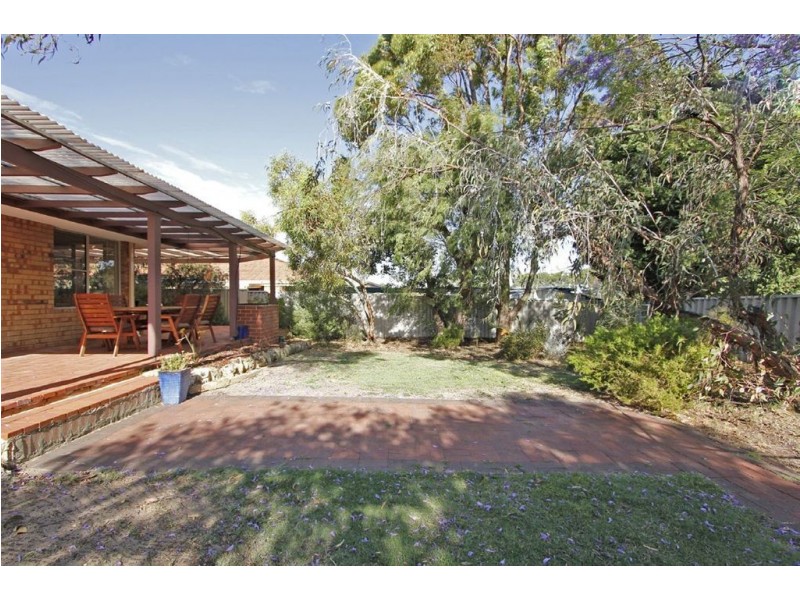 11 Waring Way, Kardinya WA 6163