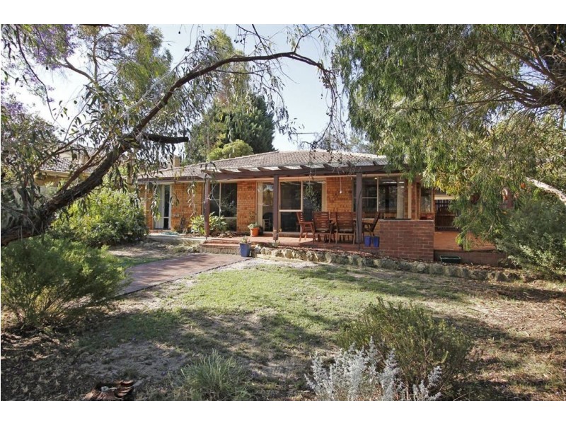 11 Waring Way, Kardinya WA 6163