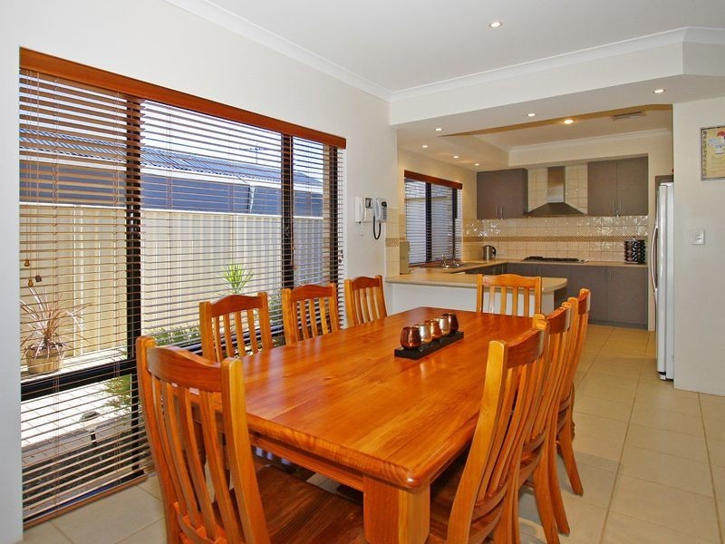 31 Plumwood Avenue, Hammond Park WA 6164