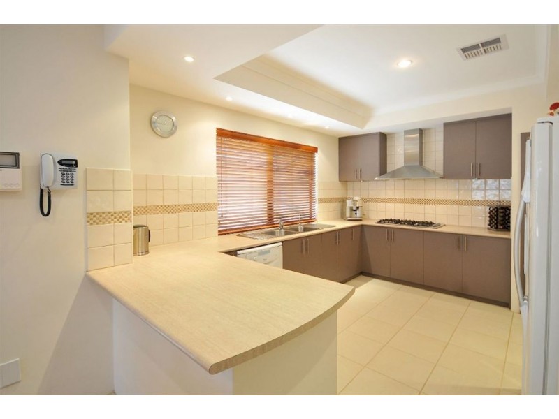 31 Plumwood Avenue, Hammond Park WA 6164