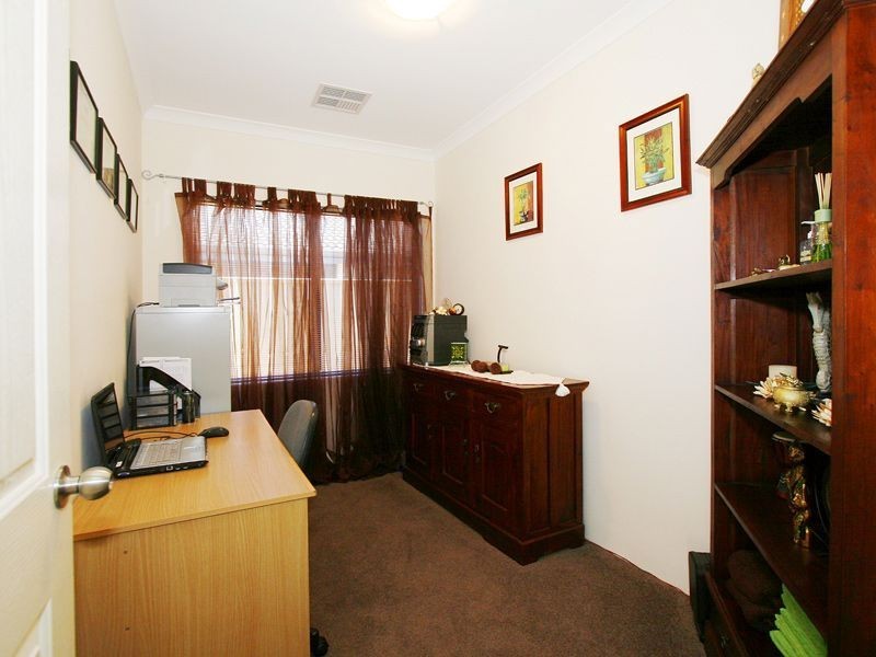 31 Plumwood Avenue, Hammond Park WA 6164