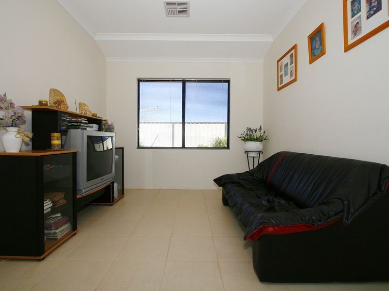 31 Plumwood Avenue, Hammond Park WA 6164