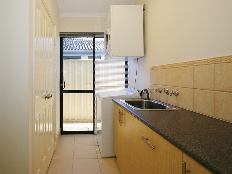 31 Plumwood Avenue, Hammond Park WA 6164