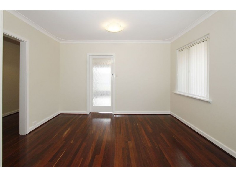 8 Shallow Street, Spearwood WA 6163