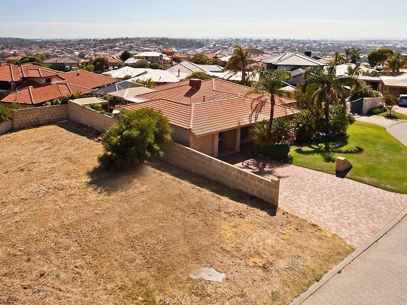 10 Toulon Grove, Coogee WA 6166