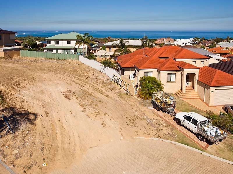 10 Toulon Grove, Coogee WA 6166