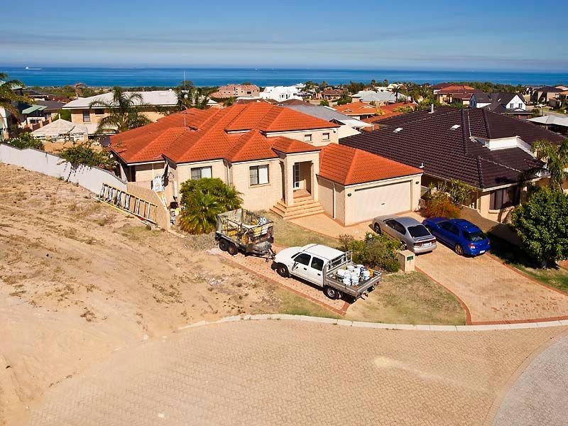 10 Toulon Grove, Coogee WA 6166