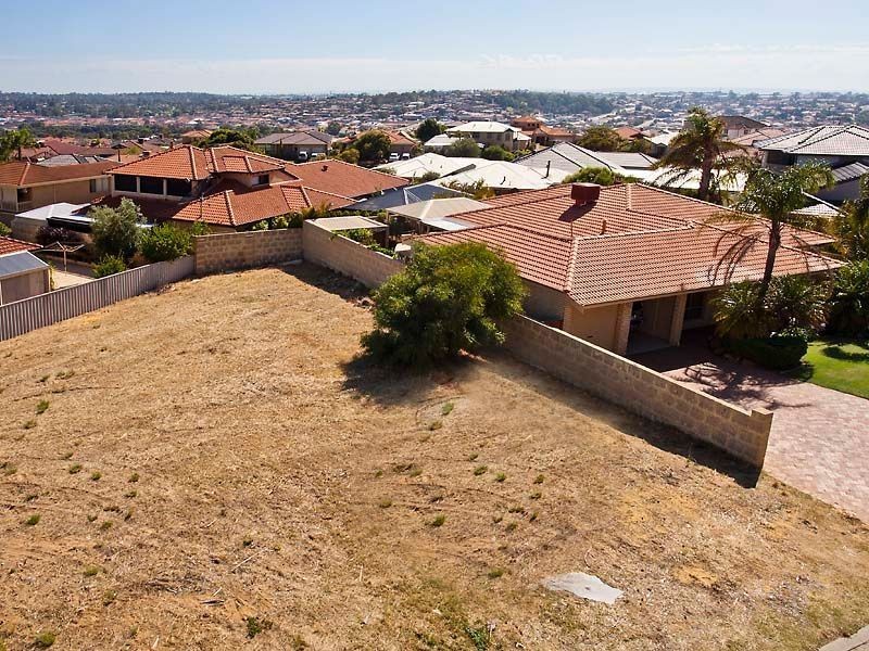 10 Toulon Grove, Coogee WA 6166