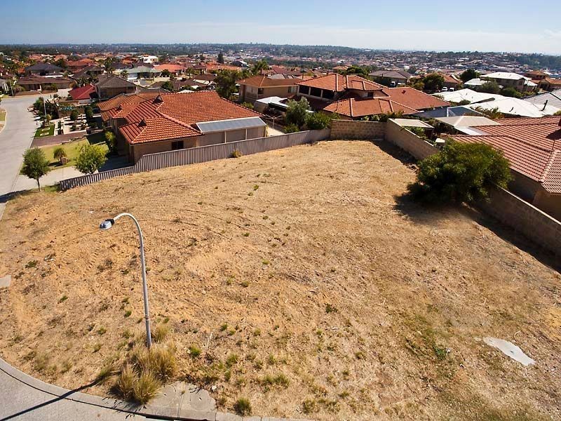 10 Toulon Grove, Coogee WA 6166