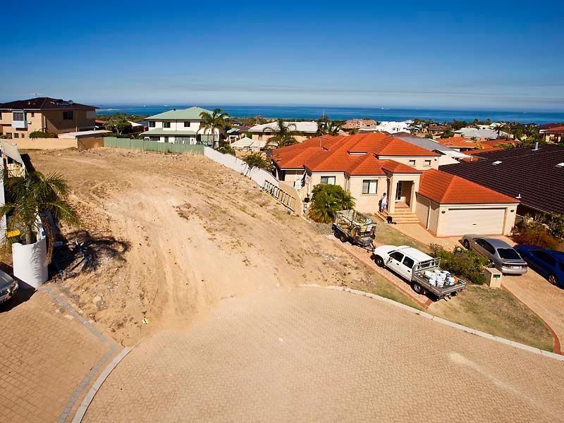 10 Toulon Grove, Coogee WA 6166