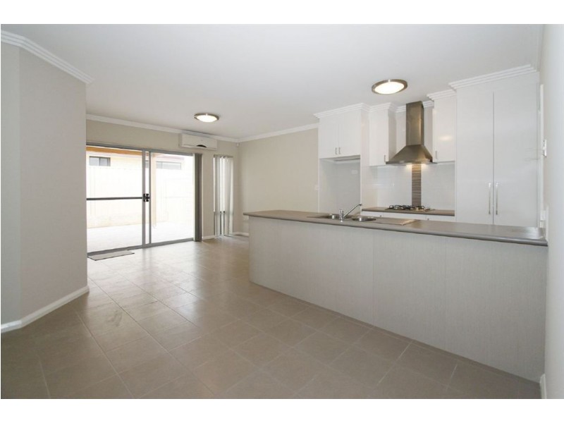 1/2 Minori Gardens, Yangebup WA 6164