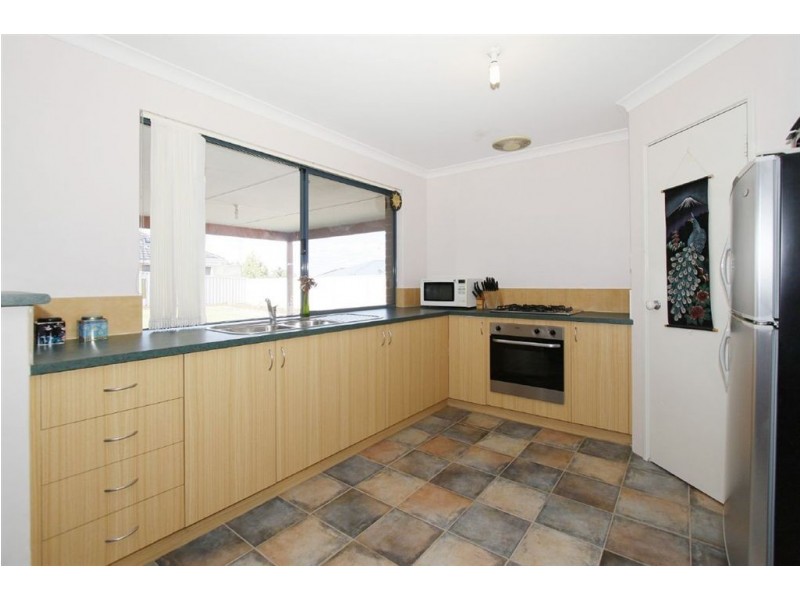 4 Kenworth Pass, Success WA 6164