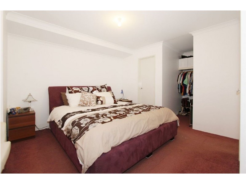 4 Kenworth Pass, Success WA 6164