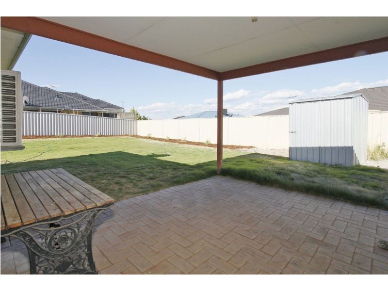 4 Kenworth Pass, Success WA 6164