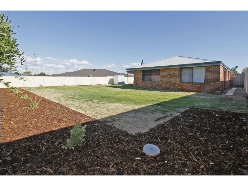 4 Kenworth Pass, Success WA 6164