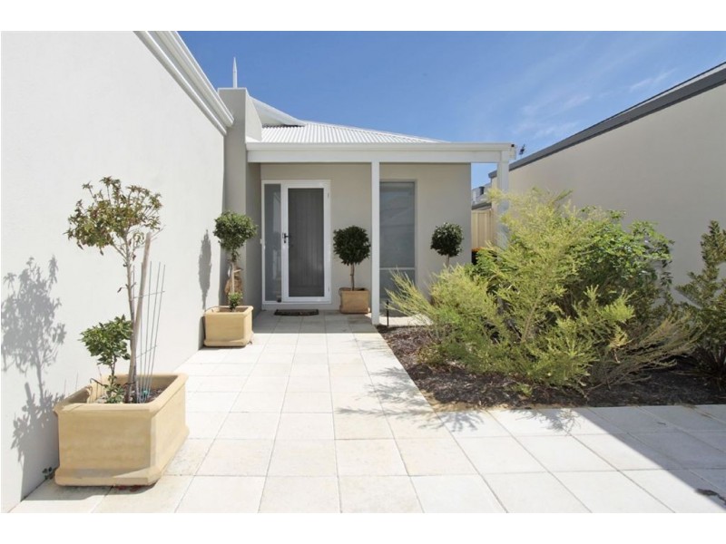 8 Francois Lane, Munster WA 6166