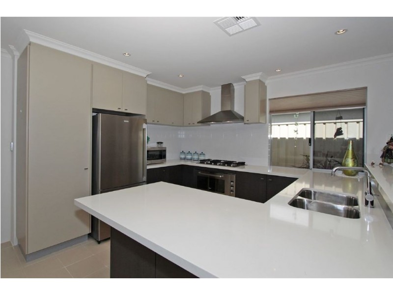 8 Francois Lane, Munster WA 6166