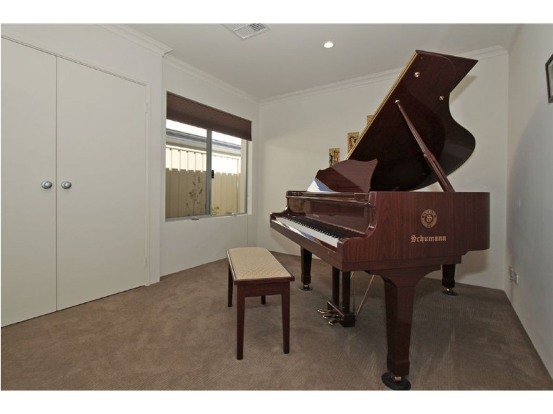 8 Francois Lane, Munster WA 6166