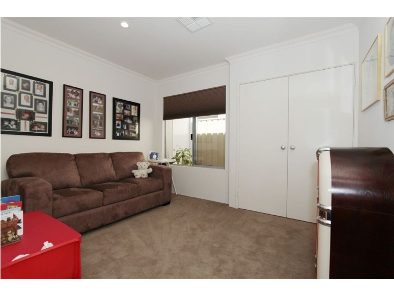 8 Francois Lane, Munster WA 6166