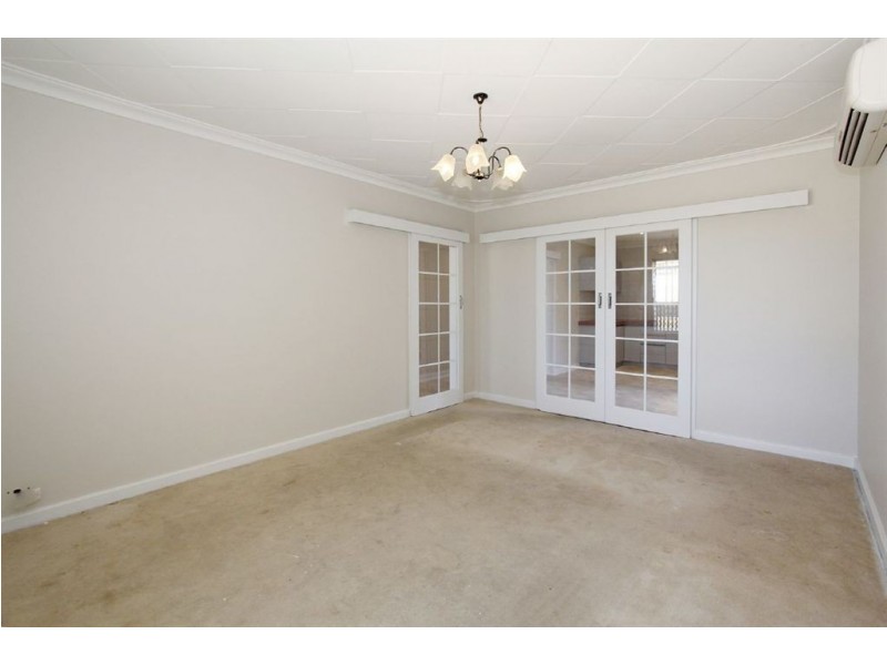 9 Davilak Avenue, Hamilton Hill WA 6163