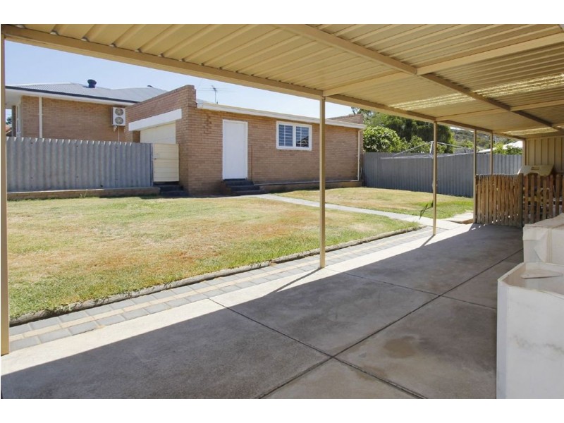 9 Davilak Avenue, Hamilton Hill WA 6163