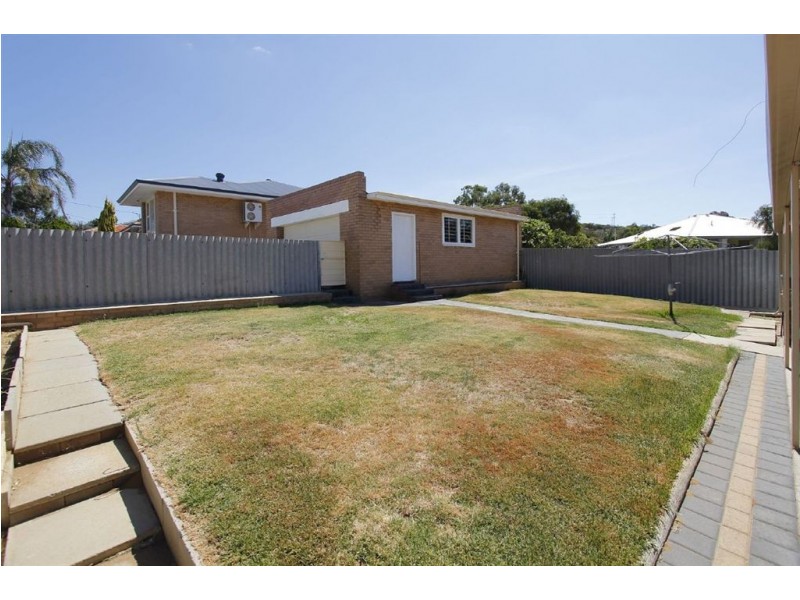 9 Davilak Avenue, Hamilton Hill WA 6163