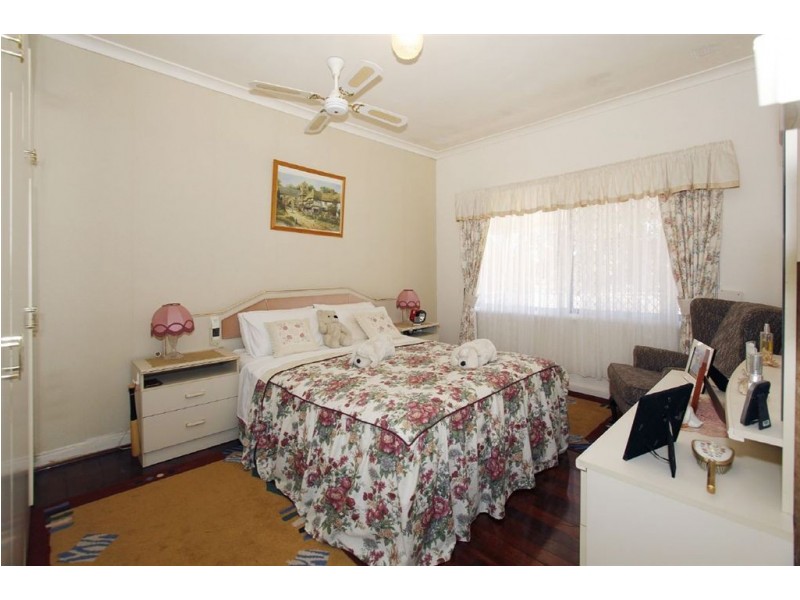8 Lockett Street, Coolbellup WA 6163