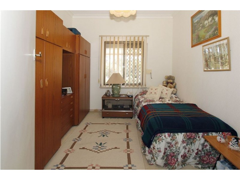 8 Lockett Street, Coolbellup WA 6163