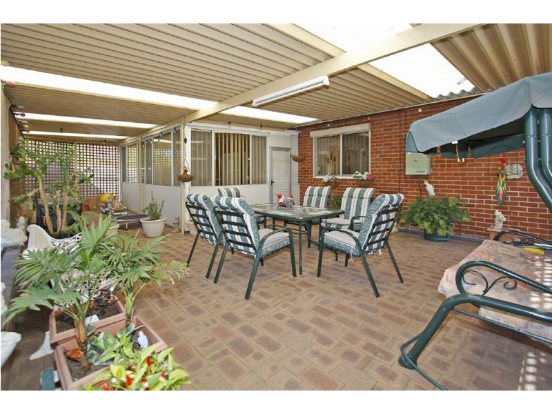 8 Lockett Street, Coolbellup WA 6163