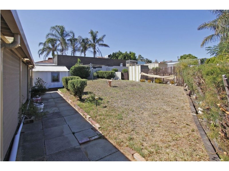 8 Lockett Street, Coolbellup WA 6163