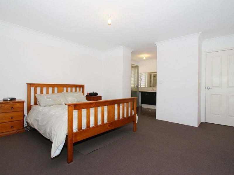 10 Aurora Drive, Atwell WA 6164