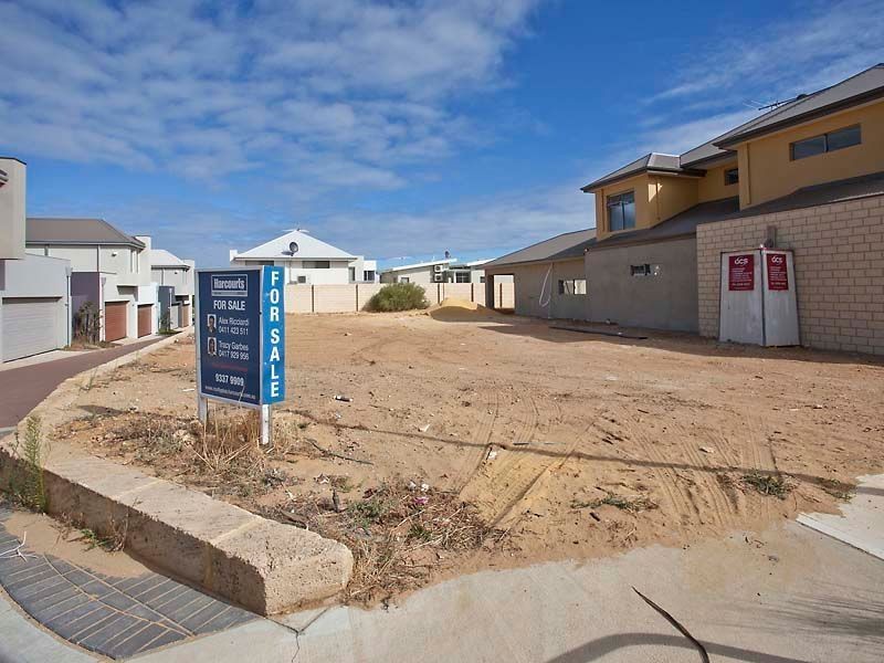 28 Breaksea Drive, North Coogee WA 6163