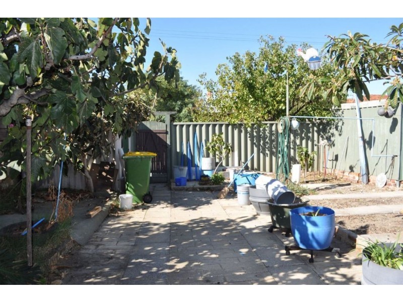 122 Edmund Street, Beaconsfield WA 6162