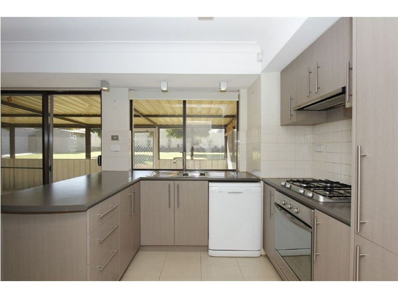 121 Elderberry Drive, South Lake WA 6164