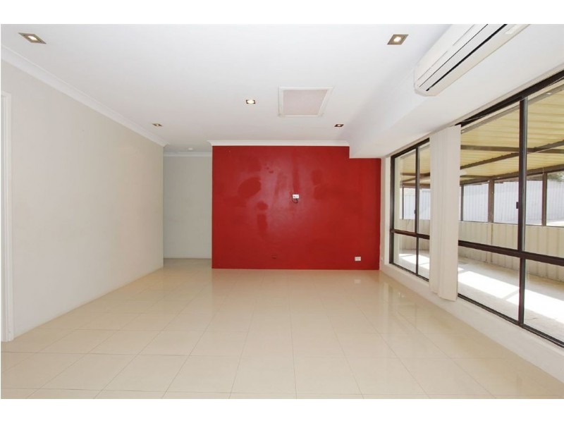 121 Elderberry Drive, South Lake WA 6164