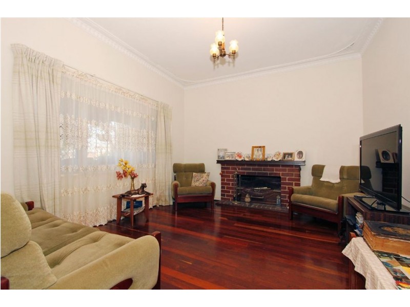 5 Redmond Road, Hamilton Hill WA 6163