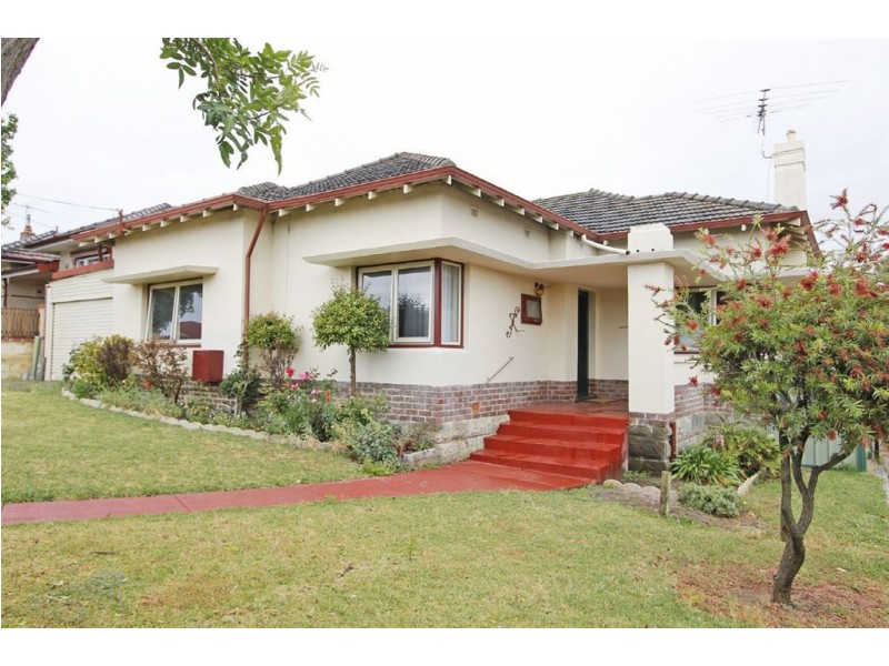 194 Carrington Street, Hilton WA 6163