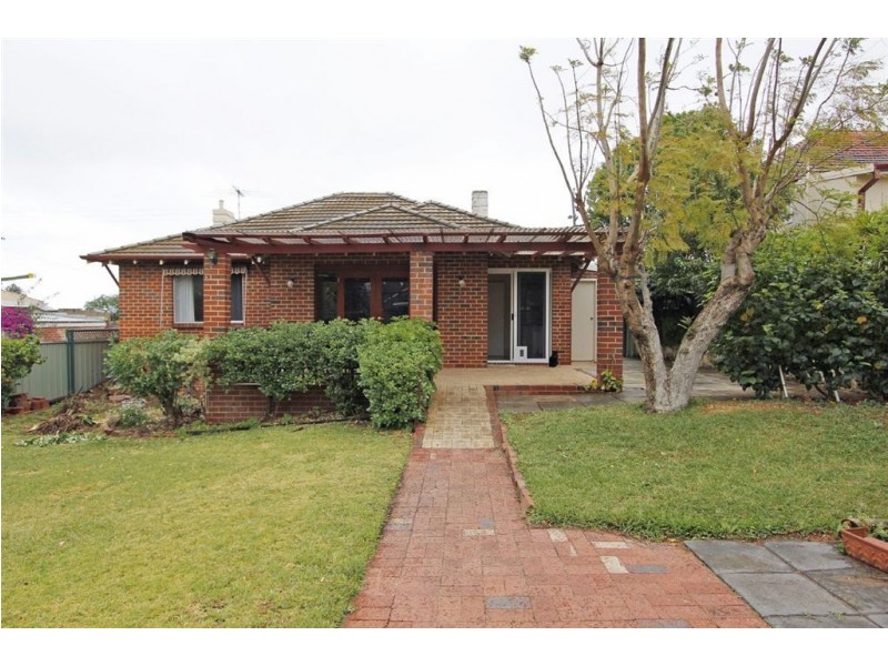 194 Carrington Street, Hilton WA 6163