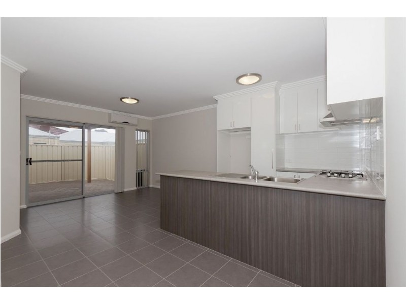 5/2 Minori Gardens, Yangebup WA 6164